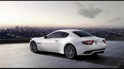 Maserati wil ook graag iets nieuws presenteren op de aankomende autosalon. Dus wordt de Maserati GranTurismo S leverbaar met automaat. Met dezelfde 4.7 liter V8 onder de kap, opnieuw geen gebrek aan