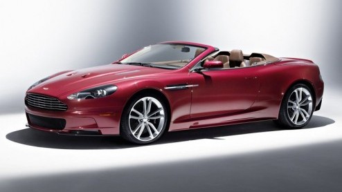 Zonne-aanbidders opglet, Aston Martin presenteert de DBS Volante! Geheel in stijl kun je met een druk op de knop het stoffen dak laten verdwijnen en....langs de boulevard gaan rijden. Of natuurlijk de