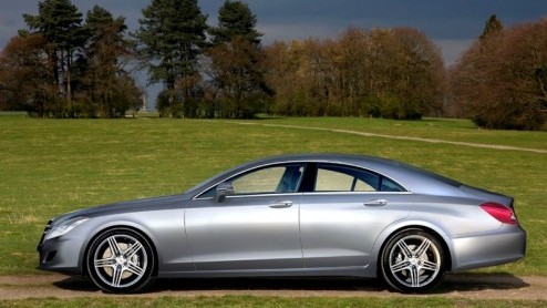 Mercedes heeft de vierdeurscoupe CLS al bijna vijf jaar in het gamma. Daarom is Mercedes-Benz al ver op weg een nieuwe generatie te ontwikkelen. Deze opvolger staat in 2011 bij de dealers en schuilt z