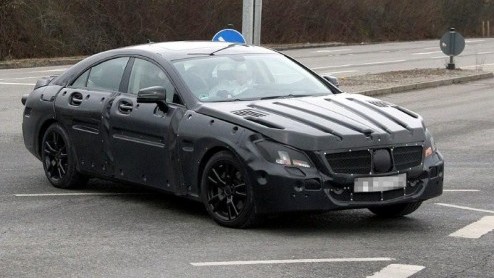 Mercedes heeft de vierdeurscoupe CLS al bijna vijf jaar in het gamma. Daarom is Mercedes-Benz al ver op weg een nieuwe generatie te ontwikkelen. Deze opvolger staat in 2011 bij de dealers en schuilt z