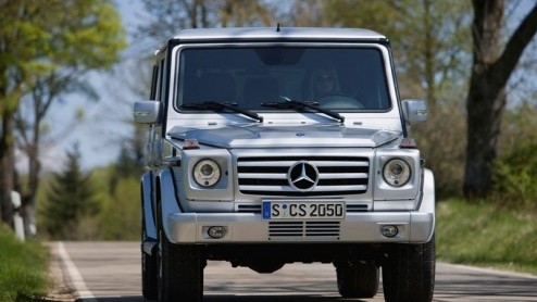 Als er een auto al jaren op de markt is, dan is het de Mercedes-Benz G-Klasse wel. Al sinds 1979 rijdt deze terreinridder praktisch ongewijzigd rond op de weg. Ook het leger weet al jaren raad met dez
