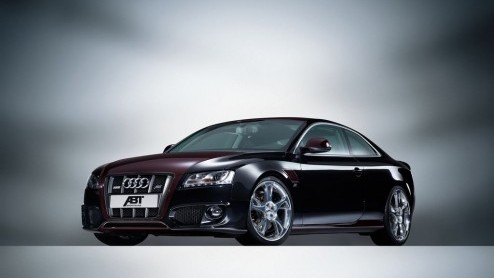 We zouden niet willen zeggen dat de Audi S5 te braaf is. Met zijn 4.2 liter V8 en ruim 350 pk is deze tweedeurscoup allerminst karig bedeeld. Abt ziet dit anders en heeft een flink krachtiger exempla