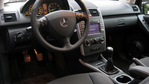 Stel, je bent op zoek naar een andere auto en je hebt maximaal 20.000 euro te besteden. Daar kun je toch iets heel behoorlijks van kopen. Maar, het moet wel een nieuwe auto zijn. Een Golfje, 207....of