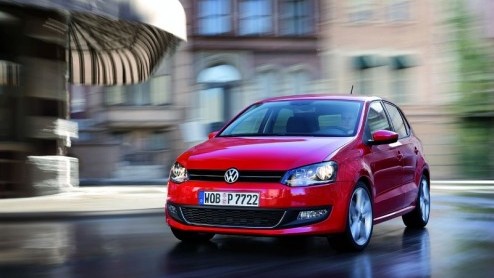 Lang uit beeld, en nu geen geheim meer. De nieuwe Volkswagen Polo laat zich zien. Ontworpen volgens de laatste Volkswagen mode en met hypermoderne techniek in het vooronder, goed voor lage bijtelling,