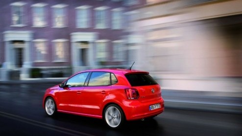 Lang uit beeld, en nu geen geheim meer. De nieuwe Volkswagen Polo laat zich zien. Ontworpen volgens de laatste Volkswagen mode en met hypermoderne techniek in het vooronder, goed voor lage bijtelling,