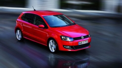Lang uit beeld, en nu geen geheim meer. De nieuwe Volkswagen Polo laat zich zien. Ontworpen volgens de laatste Volkswagen mode en met hypermoderne techniek in het vooronder, goed voor lage bijtelling,