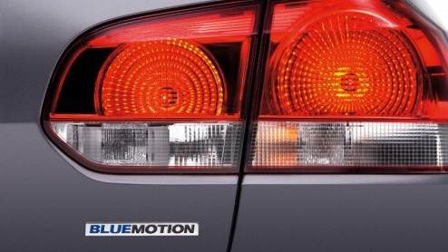 Rijden op diesel, benzine, aardgas, of LPG, het kan allemaal bij Volkswagen. Naast de onlangs aangekondigde Golf BiFuel op LPG presenteren de Duitsers hun nieuwste aardgas aanwinst Touran TSI EcoFuel 