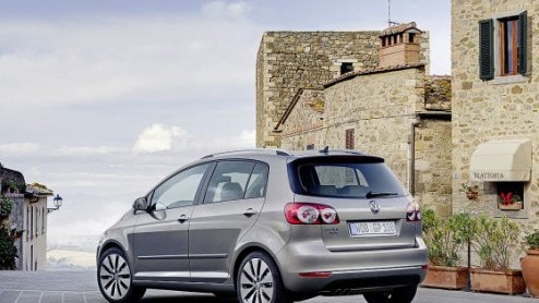 Rijden op diesel, benzine, aardgas, of LPG, het kan allemaal bij Volkswagen. Naast de onlangs aangekondigde Golf BiFuel op LPG presenteren de Duitsers hun nieuwste aardgas aanwinst Touran TSI EcoFuel 