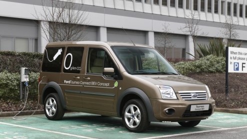 Op de autosalon van Genve 2009 onthult Ford een opgefriste Tourneo Connect met een vernieuwd in- en exterieur. Deze wordt later dit jaar gentroduceerd. In Geneve pronkt hij als volledig elektrisch a