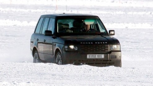 Autosalon of niet, Land Rover gaat vrolijk door met het testen van de opgefriste Range Rover. Dit jaar kunnen we er al kennis mee maken.