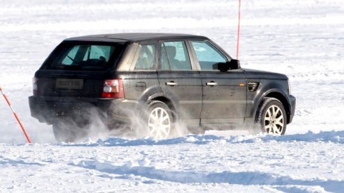 Autosalon of niet, Land Rover gaat vrolijk door met het testen van de opgefriste Range Rover. Dit jaar kunnen we er al kennis mee maken.