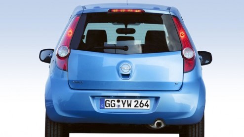 Opel heeft met de Agila al een zuinig familielid in handen. Toch hebben de Duitsers beide benzineversies bijgeschaafd. Daardoor zijn ze fractioneel zuiniger, en valt het energielabel soms gunstiger ui