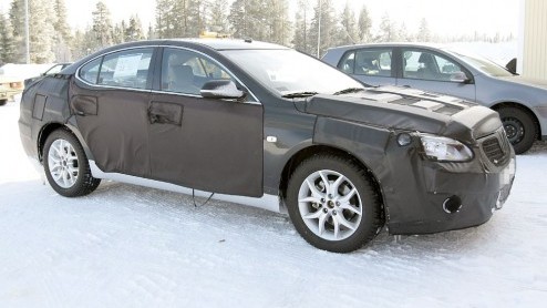 Maak kennis met de opvolger van het uit productie genomen topmodel van Kia, de Opirus. Het nieuwe vierdeursmodel met coupe-lijn wordt nog steeds druk getest, en draagt nog de naam VG, (verwennerij en