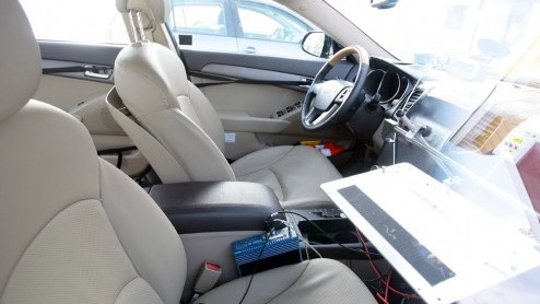 Maak kennis met de opvolger van het uit productie genomen topmodel van Kia, de Opirus. Het nieuwe vierdeursmodel met coupe-lijn wordt nog steeds druk getest, en draagt nog de naam VG, (verwennerij en