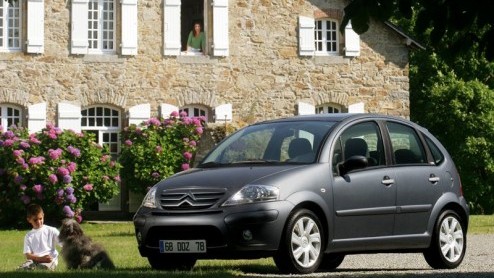 Citroen roept zo'n 30.0000 C3's terug naar de dealer. Exemplaren uit het bouwjaar 2002 en 2003 kunnen kampen met zwakke voorveren, waardoor deze plots kunnen breken. Na diverse terugroepacties in het
