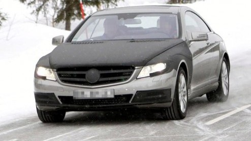 De klant is koning, dus heeft Mercedes hun luxueuze coupe CL onder de loep genomen. Om het ons gemakkelijk te maken wordt het facelift model naar alle waarschijnlijkheid omgedoopt tot S-Klasse Coupe.