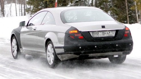 De klant is koning, dus heeft Mercedes hun luxueuze coupe CL onder de loep genomen. Om het ons gemakkelijk te maken wordt het facelift model naar alle waarschijnlijkheid omgedoopt tot S-Klasse Coupe.