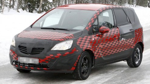 Uitstel betekent geen afstel. De Opel Meriva laat nog even op zich wachten, maar zijn komst is zeker. Op de vandaag binnengekomen beelden zien we de nieuwe ruimtevariant al met een stuk minder verhull