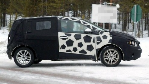 Met de komst van de Spark en Cruze zet Chevrolet vaart achter het verjongen van het modelgamma. Ook voor de Aveo beginnen de dagen te tellen. In de Scandinavische sneeuw werd zijn opvolger al gesignal