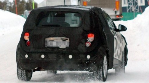 Met de komst van de Spark en Cruze zet Chevrolet vaart achter het verjongen van het modelgamma. Ook voor de Aveo beginnen de dagen te tellen. In de Scandinavische sneeuw werd zijn opvolger al gesignal