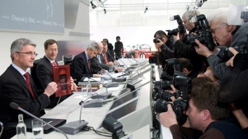 Crisis of niet, bij Audi hangt nu de vlag uit. Het merk sloot 2008 af met de beste omzet-, winst-, productie- en verkoopcijfers ooit. Het is het dertiende jaar op rij met een groei van het aantal verk