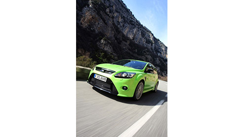 Toen we enkele maanden geleden de specificaties van de Focus RS onder ogen kregen, reageerden we nogal sceptisch. Kijk, 305 pk overbrengen op louter de voorwielen, dat is me nogal wat. Sterker nog, da