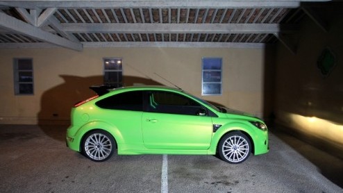 Toen we enkele maanden geleden de specificaties van de Focus RS onder ogen kregen, reageerden we nogal sceptisch. Kijk, 305 pk overbrengen op louter de voorwielen, dat is me nogal wat. Sterker nog, da
