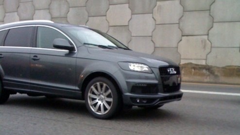 Heeft de Audi Q7 niet je hart gestolen? Wellicht dat de aanstaande facelift daar verandering in kan brengen. Naar verluidt kunnen we dit voorjaar een facelift tegemoet zien, die onthuld zal worden op 