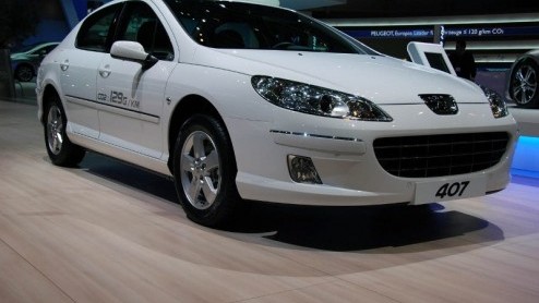 Goed en slecht nieuws op Peugeot 407 front. De 1.6 en 2.0 dieselmotoren zijn zuiniger gemaakt en komen voor een groener label in aanmerking. Gelijktijdig zegt het merk de 407 Coupe vaarwel, die wordt 
