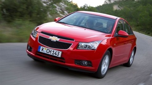 De Chevrolet Cruze komt naar ons land. Zoals we van Chevy gewend zijn is ook deze nieuwkomer concurreren geprijsd. De prijslijst start bij 17.995 euro voor de 1.6 benzine, die dan al onder meer airco,