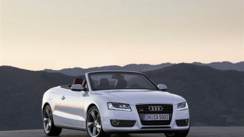 Wil jij de Audi A5 Cabriolet in levende lijve bewonderen? Kom naar de AutoRAI, want Audi neemt de paradeer-A5 mee naar de autobeurs, volgende maand, waarna de verkoop start. De prijzen beginnen bij 52