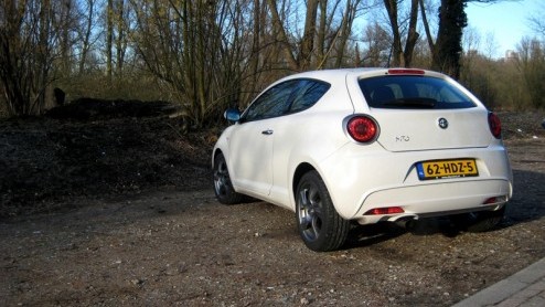 De Alfa MiTo is inmiddels een bekend gezicht bij ons op de redactie. Toch hebben we een goede reden om nog eens kennis te maken met de jongste spruit van de Italianen. Alfa levert de MiTo nu ook met e