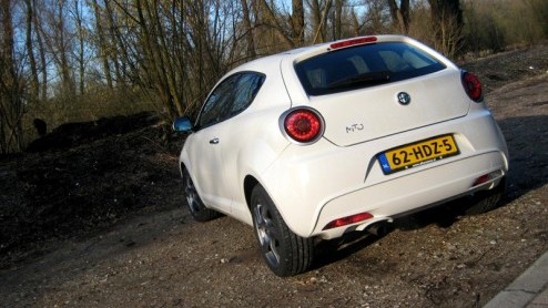 De Alfa MiTo is inmiddels een bekend gezicht bij ons op de redactie. Toch hebben we een goede reden om nog eens kennis te maken met de jongste spruit van de Italianen. Alfa levert de MiTo nu ook met e