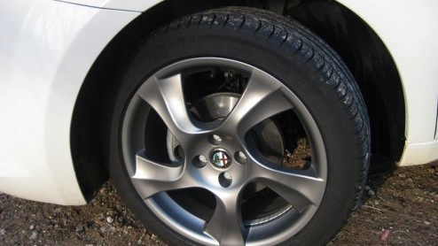 De Alfa MiTo is inmiddels een bekend gezicht bij ons op de redactie. Toch hebben we een goede reden om nog eens kennis te maken met de jongste spruit van de Italianen. Alfa levert de MiTo nu ook met e