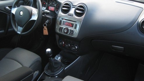 De Alfa MiTo is inmiddels een bekend gezicht bij ons op de redactie. Toch hebben we een goede reden om nog eens kennis te maken met de jongste spruit van de Italianen. Alfa levert de MiTo nu ook met e