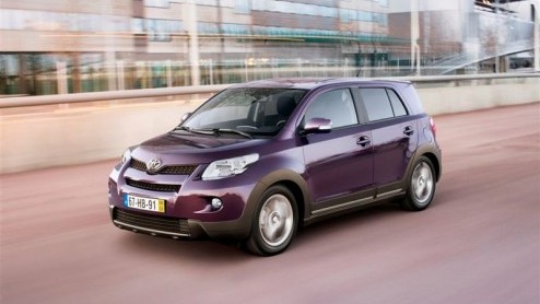 Wel de lusten, niet de lasten. Dat geldt voor de nieuwe Toyota Urban Cruiser, de stoere stads-SUV met veel rijplezier, afkomstig uit Japan. Hij wordt leverbaar met een zuinig motorengamma en een batte