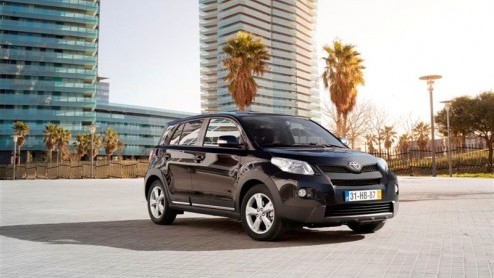 Wel de lusten, niet de lasten. Dat geldt voor de nieuwe Toyota Urban Cruiser, de stoere stads-SUV met veel rijplezier, afkomstig uit Japan. Hij wordt leverbaar met een zuinig motorengamma en een batte