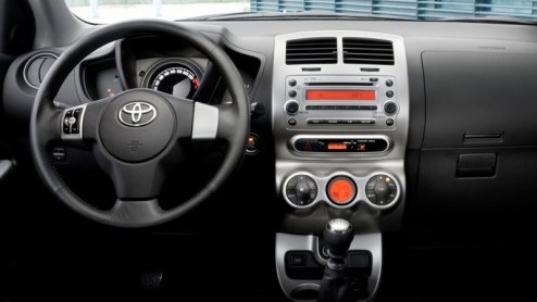 Wel de lusten, niet de lasten. Dat geldt voor de nieuwe Toyota Urban Cruiser, de stoere stads-SUV met veel rijplezier, afkomstig uit Japan. Hij wordt leverbaar met een zuinig motorengamma en een batte