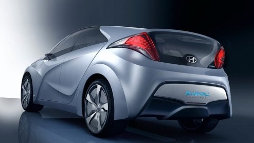 Ook Hyundai omarmt hybridetechniek. Vandaag presenteert het merk de eerste fotos van een bijzonder plug-in hybride studiemodel, die volgende week aan de wereldpers wordt getoond. Zijn naam? Blue-Will
