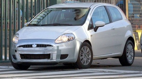 In 2006 stelde Fiat de nieuwe Punto voor, die onder de naam Grande Punto door het leven ging. Na drie jaar is het volgens Itali tijd voor een update. De verjongingskuur is vooral bij de voorzijde zic