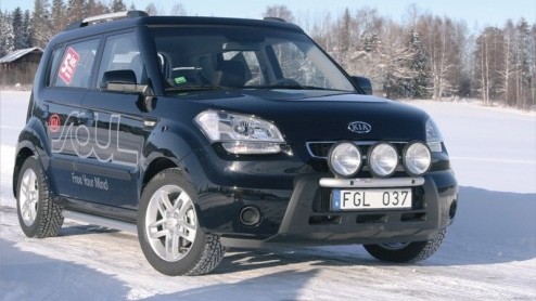 We kunnen ons niet voorstellen dat iemand de Kia Soul als een saaie auto zou willen betitelen. Deze expressief gelijnde crossover is met een uitgebreide accessoirelijn op smaak te brengen. Daar komen