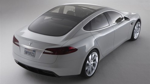 Tesla kennen we vooral van de elektrisch aangedreven Roadster. Nu komt daar ook een vierdeurs sportsedan bij, die zowel sportiviteit als elegantie uitstraalt! Ook bij deze 'S' zijn de prestaties sensa