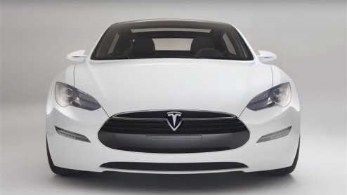 Tesla kennen we vooral van de elektrisch aangedreven Roadster. Nu komt daar ook een vierdeurs sportsedan bij, die zowel sportiviteit als elegantie uitstraalt! Ook bij deze 'S' zijn de prestaties sensa