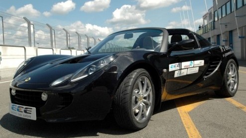 Lotus heeft voor autoliefhebbend Nederland op de AutoRAI zowel de Exige en Elise Supercharged in petto. Ook het nieuwste kindje, de Evora, en een elektrisch aangedreven Elise zal worden tentoongesteld