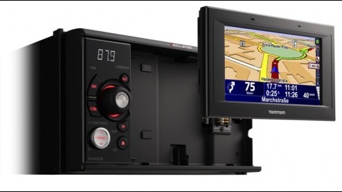 Dubbeldin navigatiesystemen zijn steeds meer in opkomst. Dit grotere formaat past immers naadloos in veel nieuwe autos en laat meer ruimte voor een praktisch (touch)screen. Diefstalgevoelig zijn ze h