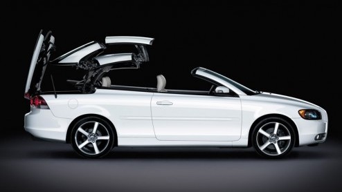 Volvo introduceert op de AutoRAI 2009 de C70 Tourer. Een zeer scherpe aanbieding van de C70, de dynamische coupe-cabriolet uit Zweden. Hij kost 49.995 euro en is uiteraard speciaal uitgerust, met benz