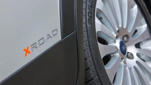 Ford hield m tot vandaag onder de pet, maar dit is dan de aangekondigde wereldprimeur: de nieuwe Focus X Road. Deze robuust aangeklede Focus Wagon Titanium lijkt de hele wereld aan te kunnen maar wor
