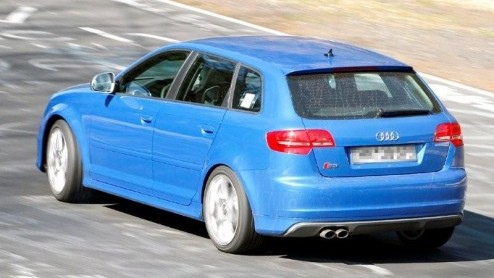 Onlangs maakte een topman van Audi bekend dat de ultiem uitgevoerde A3, de RS3, geen utopie is. Alsof de duivel ermee speelt werd vandaag een prototype betrapt op de Nrburgring.