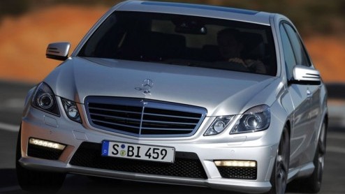 De nieuwe Mercedes E-Klasse niet sportief of snel genoeg? Hier is de oplossing, de E63 AMG. Dit topmodel wordt volgende week voorgesteld en heeft naast serieuze looks ook bergen pk's onder de kap. 525