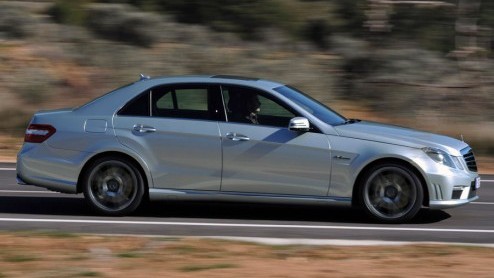 De nieuwe Mercedes E-Klasse niet sportief of snel genoeg? Hier is de oplossing, de E63 AMG. Dit topmodel wordt volgende week voorgesteld en heeft naast serieuze looks ook bergen pk's onder de kap. 525
